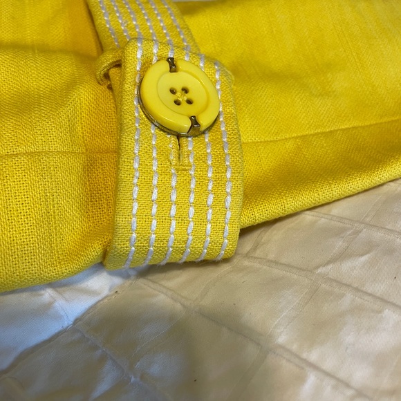 Yellow Jacket - Picture 5 of 7